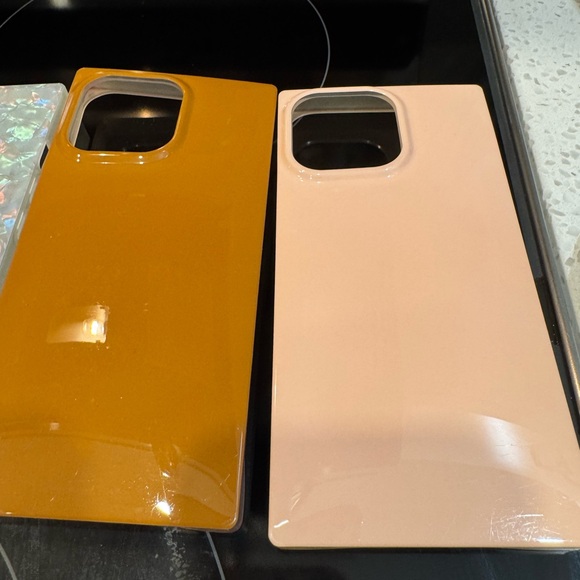 Flaunt cases iPhone 13 PRO. You pick two (2). - Picture 6 of 6